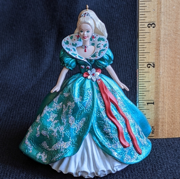 Hallmark Holiday Barbie 1995 Ornament - Picture 7 of 15